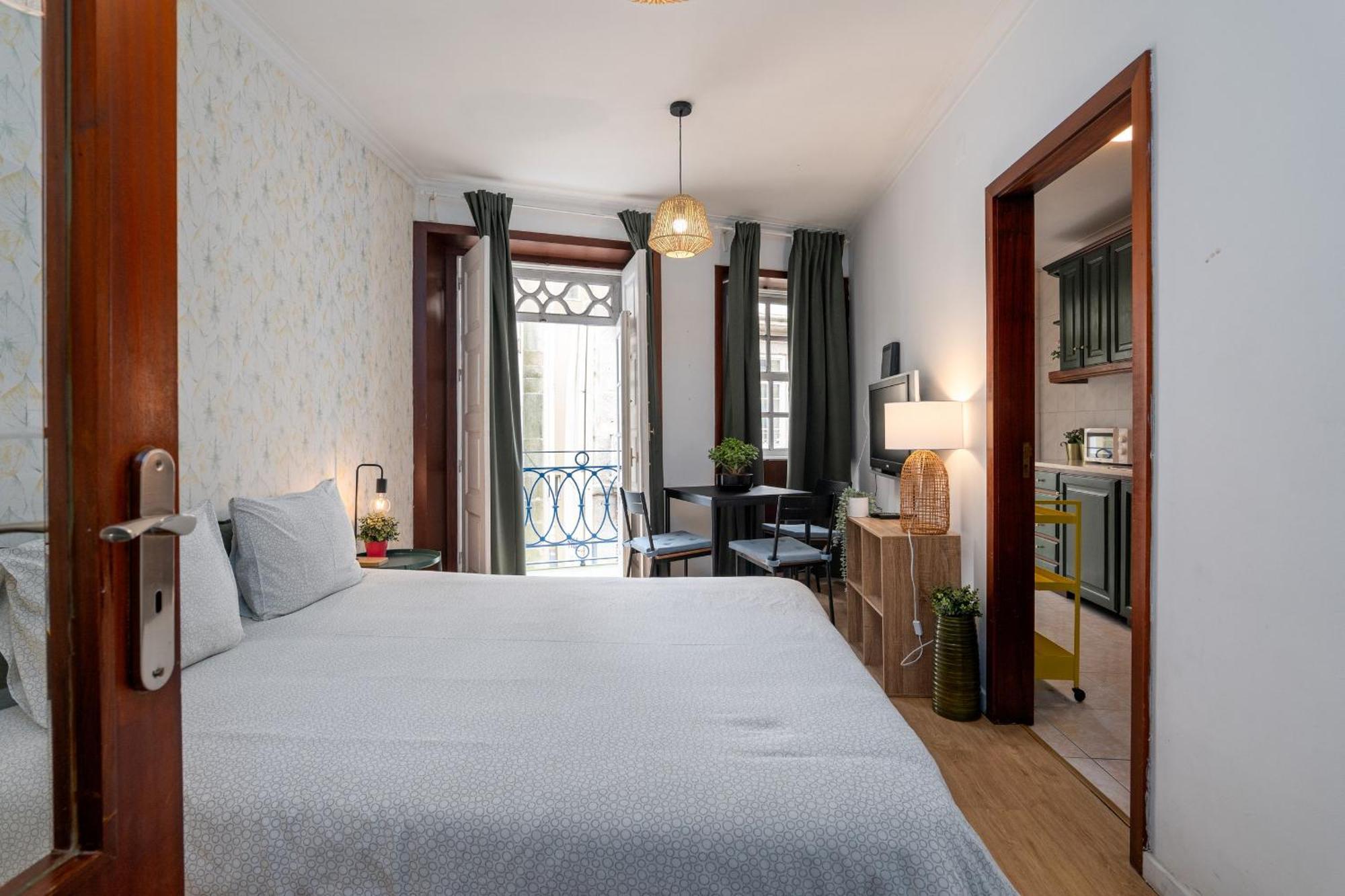 Renovated Feb25 Clerigos Cozy Balcony With Self Check In Apartment Porto Ngoại thất bức ảnh