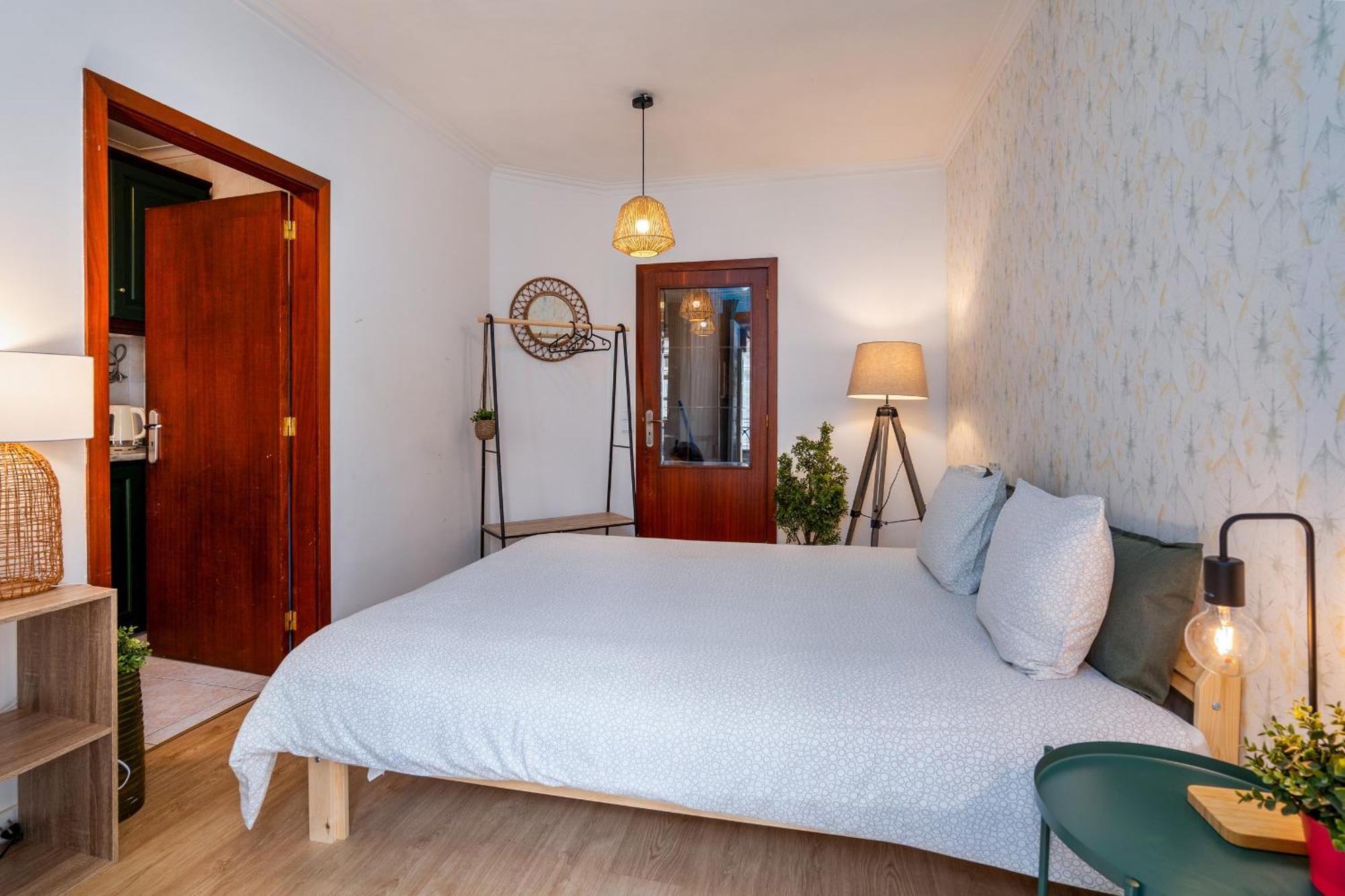 Renovated Feb25 Clerigos Cozy Balcony With Self Check In Apartment Porto Ngoại thất bức ảnh