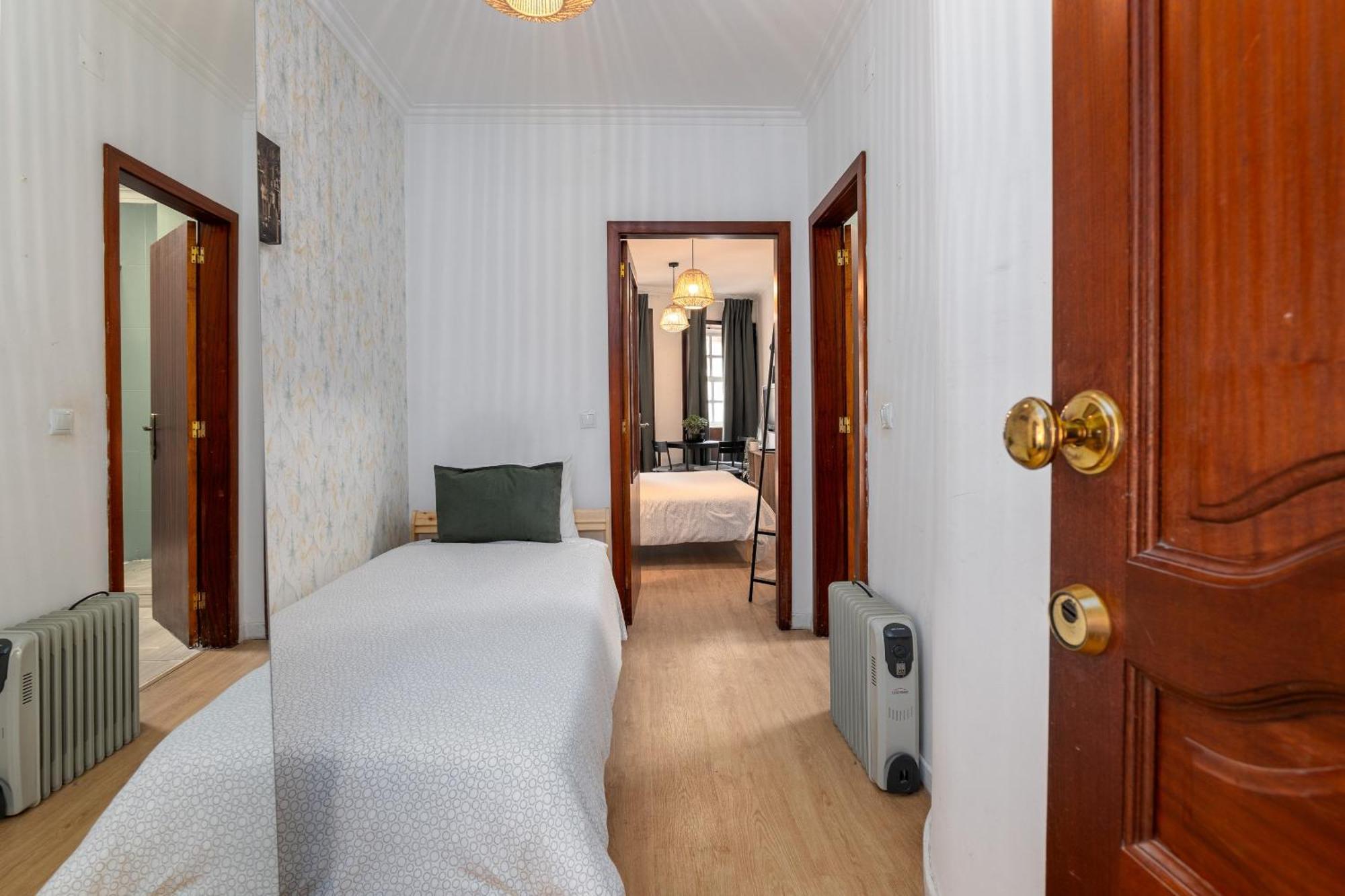 Renovated Feb25 Clerigos Cozy Balcony With Self Check In Apartment Porto Ngoại thất bức ảnh