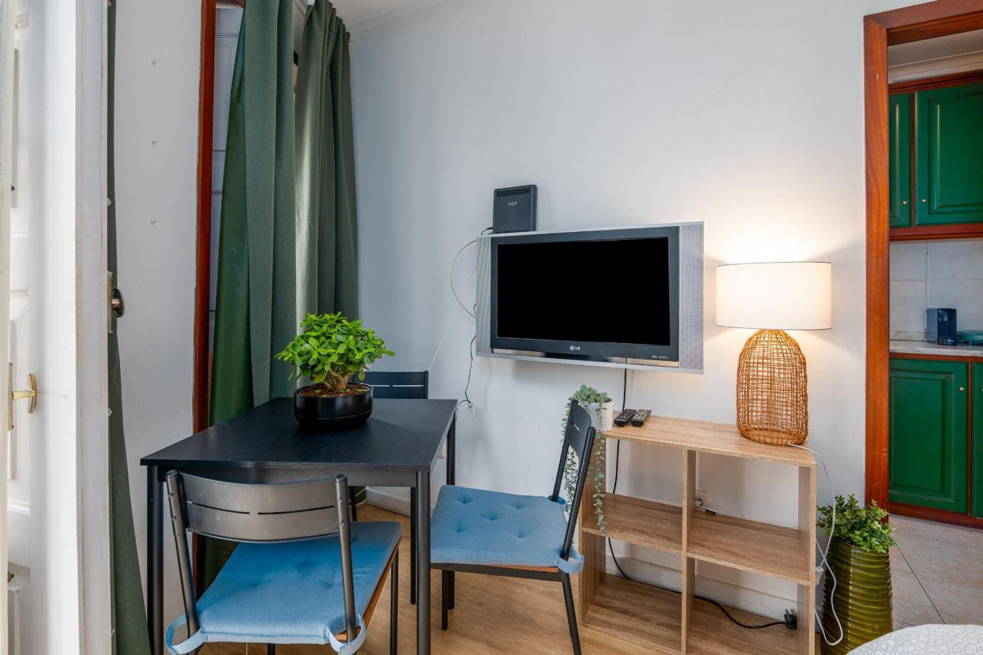 Renovated Feb25 Clerigos Cozy Balcony With Self Check In Apartment Porto Ngoại thất bức ảnh