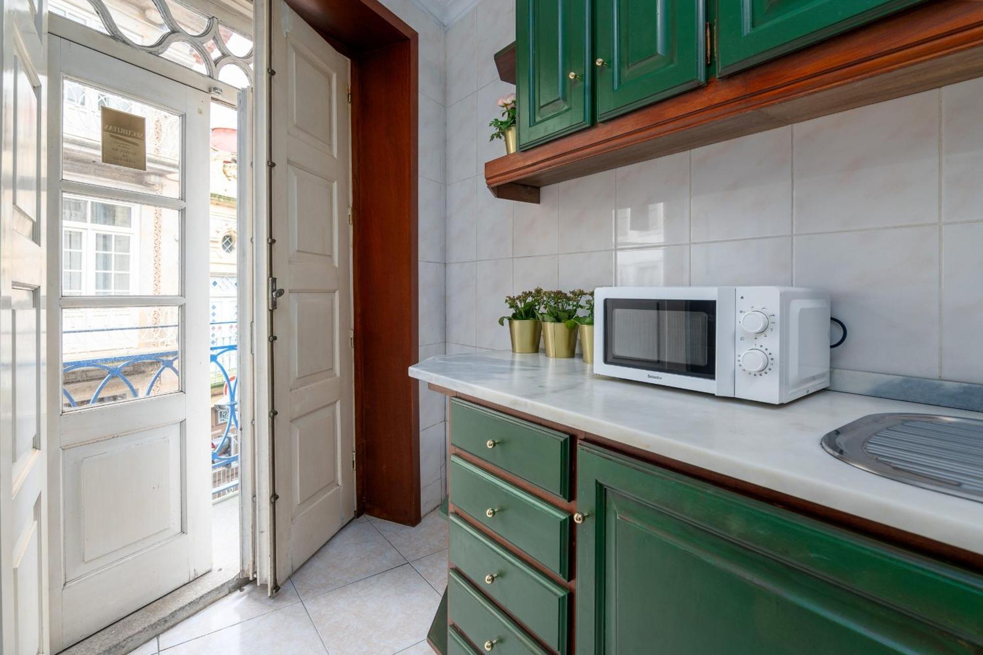 Renovated Feb25 Clerigos Cozy Balcony With Self Check In Apartment Porto Ngoại thất bức ảnh